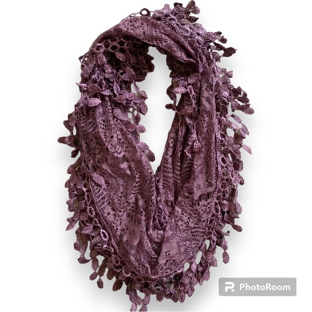 NWOT Lace Infinity scarf